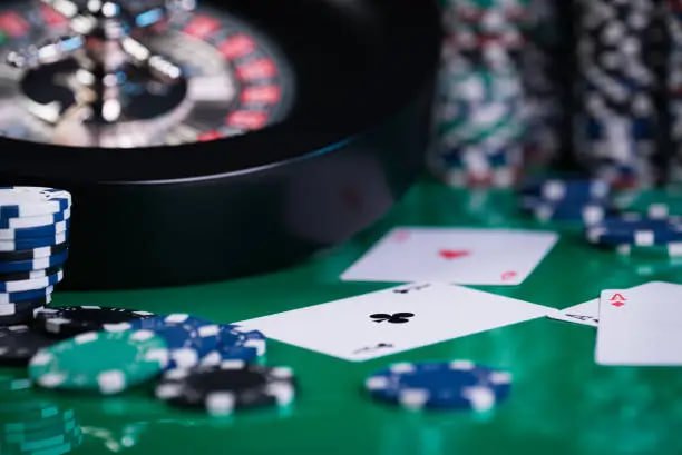 Live baccarat table showing minimum and maximum stake limits and payout table